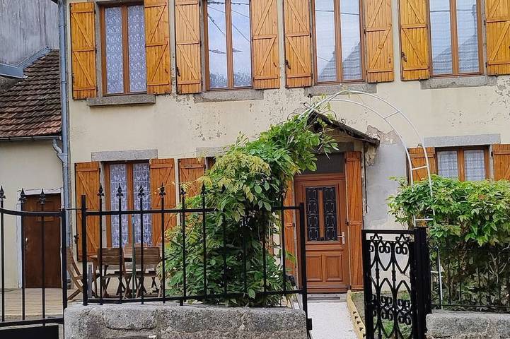 Maison de vacances pour 8 personnes, avec jardin, animaux acceptés à Lormes