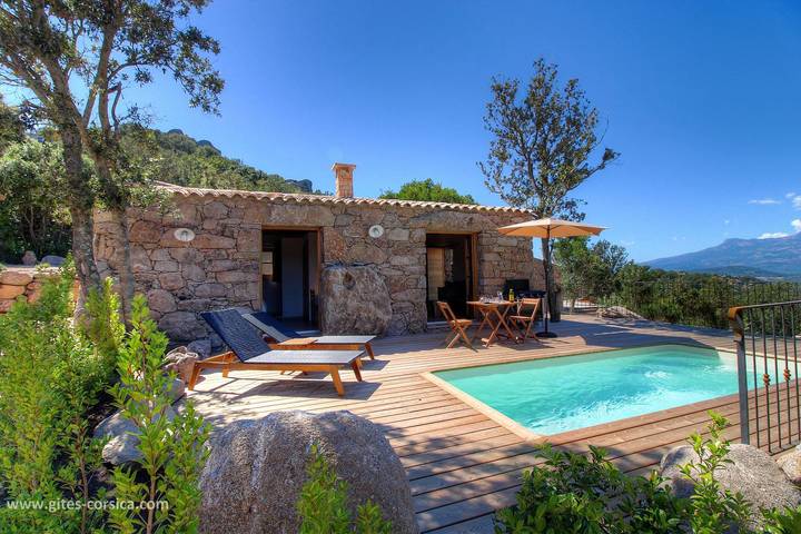 Gîte für 2 Personen, mit Terrasse und Pool in Porto-Vecchio