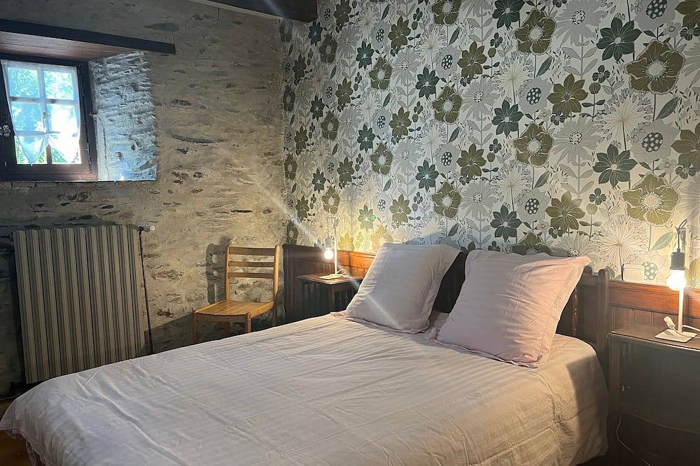 Maison Rivière avec Terrasse, Wifi et Jardin Fleuri - Idéal Pêcheurs in Rouez, Sarthe