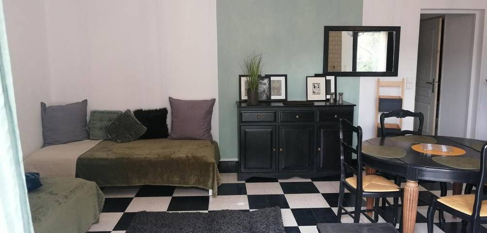 Gîte pour 4 personnes, avec jardin et vue à Vals-les-Bains - 2