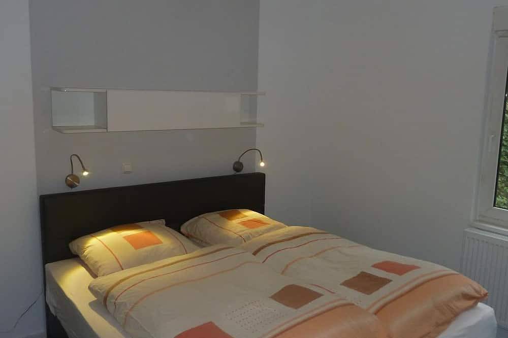 Ganze Wohnung, Waldhaus am Teich - Ferienhaus, Dusche, Wc, 1 Schlafraum in Ulmet, Pfälzer Bergland