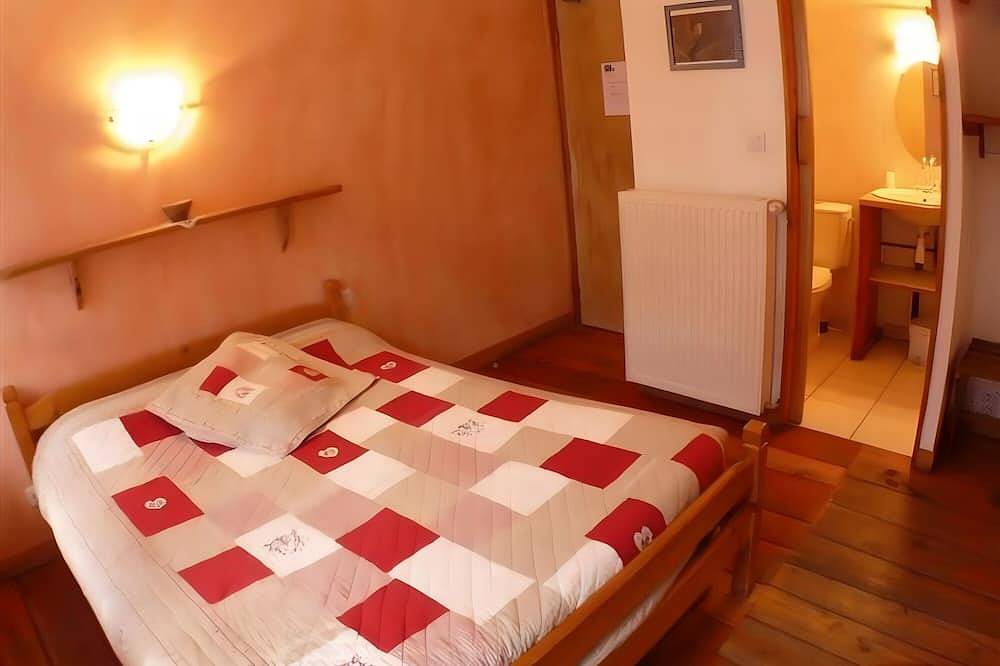 Holiday Home 'Petite Auberge' with Mountain View, Shared Terrace and Wi-Fi in Abriès, Queyras