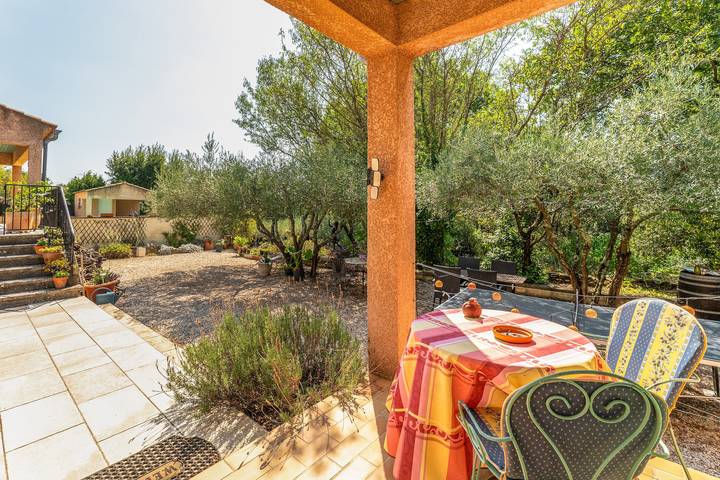 Entire studio, Apartment 'Villabrix Near Uzès' with Wi-Fi in Vallabrix, Nimes region
