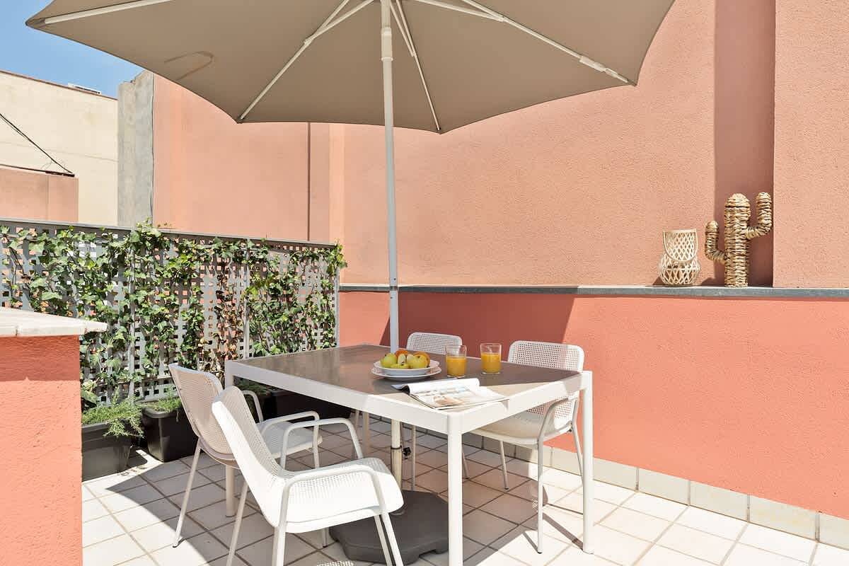 Apartamento entero, Apartamento de vacaciones para 4 personas con jardín in Centro Barcelona, Barcelona