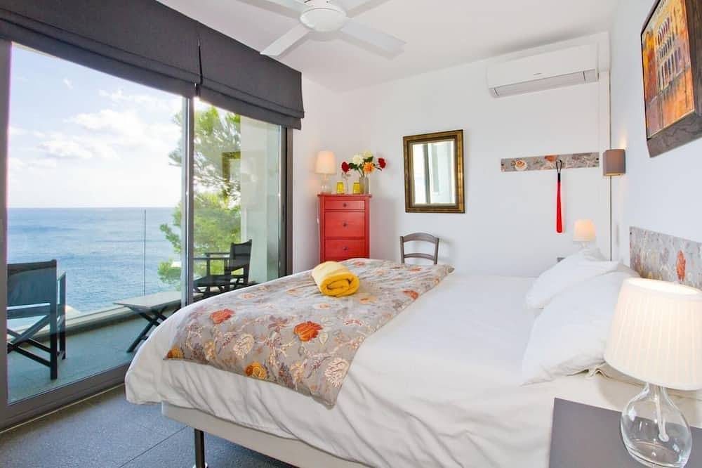 Can Ema, Villa in erster Meereslinie in Canyamel, Capdepera