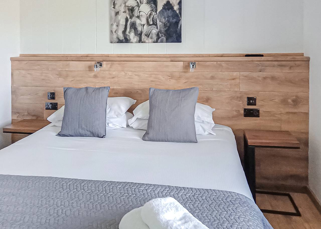 Elite Lodge 3 in Greenham, Berkshire