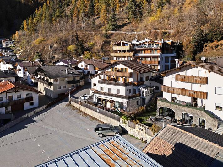 Entire apartment, Apartment 'Haus Peer D1' with Mountain View, Balcony and Wi-Fi in Burgeis, Mals
