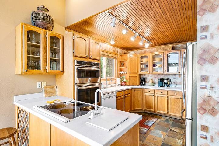 Vacation rental for 6 people, with balcony and yard as well as hot tub in Lake Pend Oreille