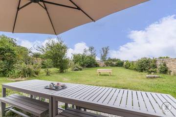 Glamping for 9 People in Vicq-sur-Mer, Manche, Photo 1