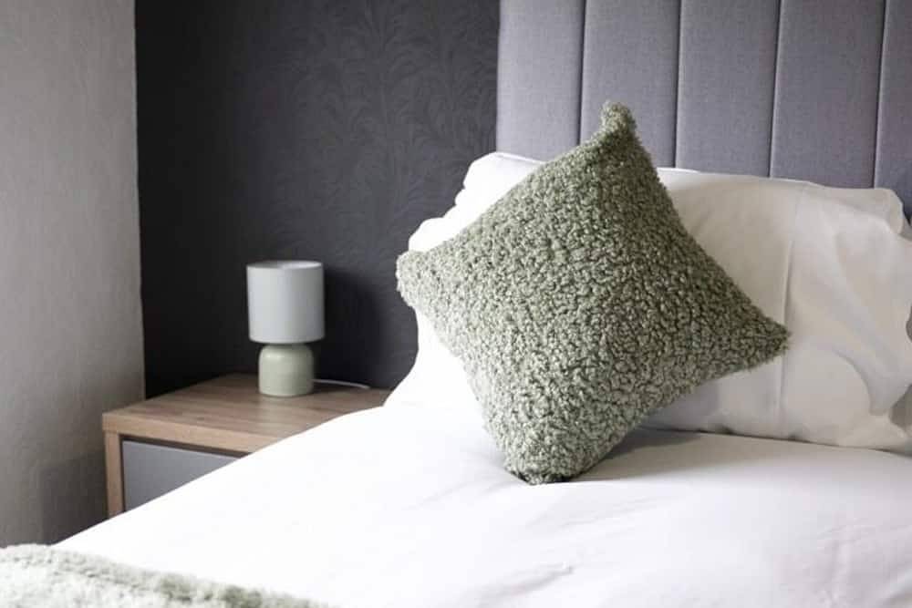 4Br House By Caledonia Luxe Stays Livingston in Livingston, West Lothian