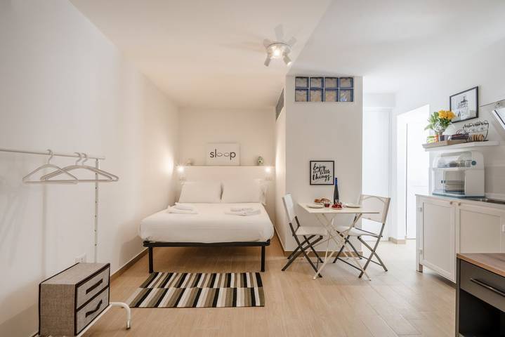 Appartamento intero, GuestHost - Room 4 - Lovely & Functional Studio in Bari, Provincia di Bari