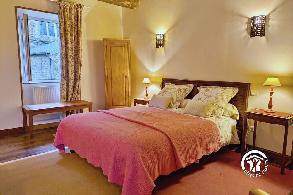Habitación Anis en antiguo presbiterio: tranquilidad y rutas rurales in Lassay-les-Châteaux, Parc naturel régional Normandie-Maine