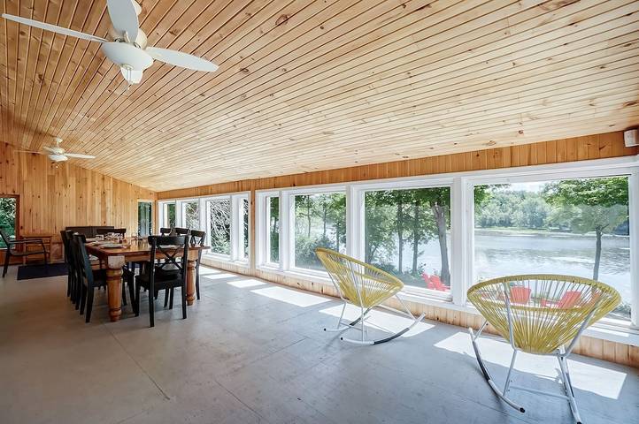 Cottage for 10 people, with garden and hot tub in Quebec