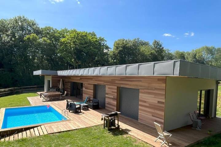 Cottage pour 8 personnes, avec vue ainsi que terrasse et piscine à Saint-Martin-du-Vieux-Bellême