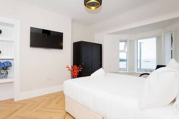 Holiday Home for 25 People in Portrush, County Antrim, Photo 2