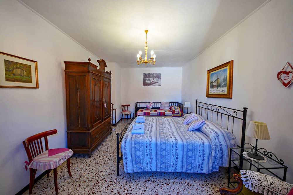 Geheel appartement, Antica Officina Nena's Iron in Mandello del Lario, Westelijke Bergamo-Alpen