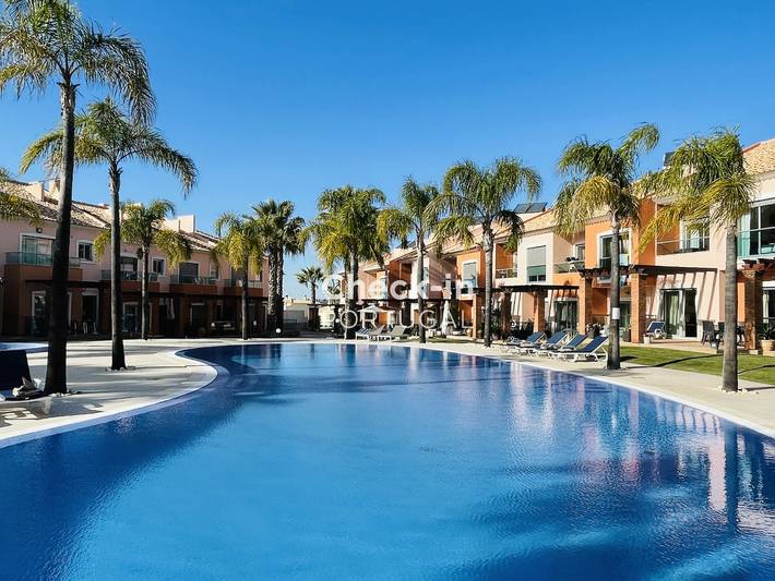Holiday home for 8 people, with terrace and garden as well as pool in Albufeira