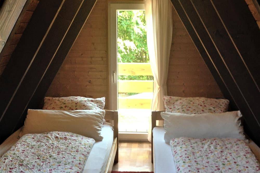 Eichhörnchen-In der Natur zuhause-Haus mit Klimaanlage und Fass-Sauna im Garten in Gossersweiler-Stein, Trifelsland