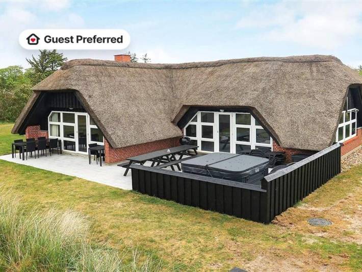 Ferienhaus für 10 Personen, mit Sauna und Terrasse sowie Pool, kinderfreundlich in Blavand