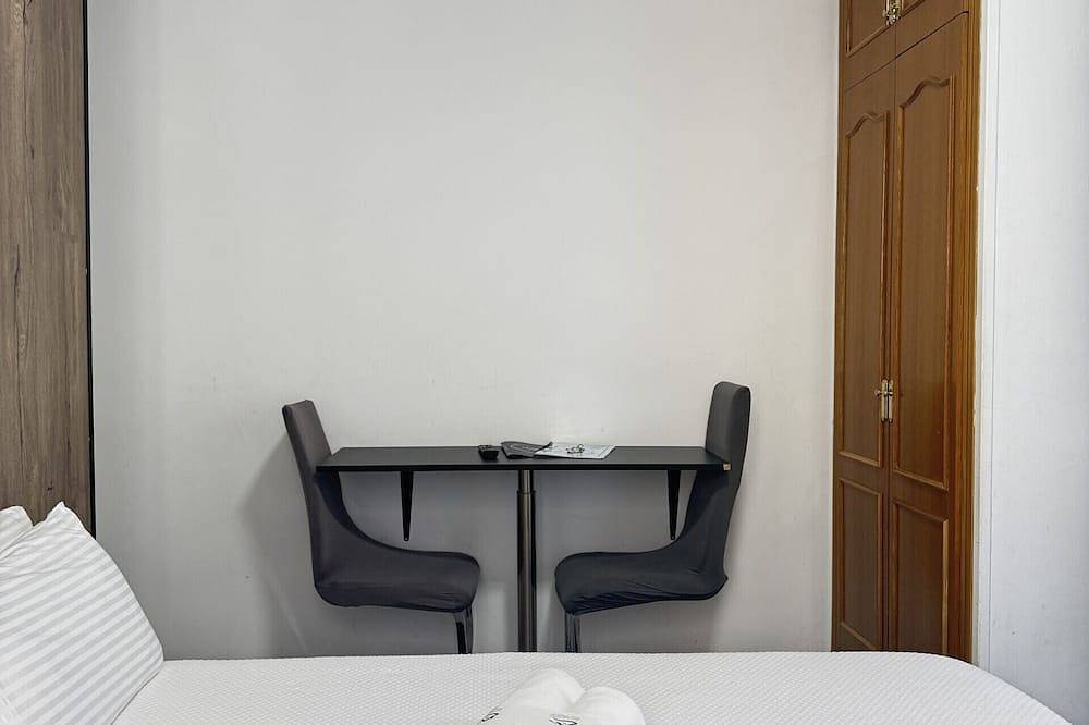 Sunny Double Room with Bathroom Gran Via | 032 in Centro (Madrid), Madrid