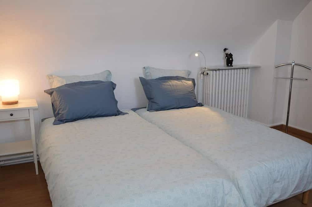 Cozy Retreat Between City and Countryside with Garden, Near Tours Attractions in Saint-Avertin, Tours region
