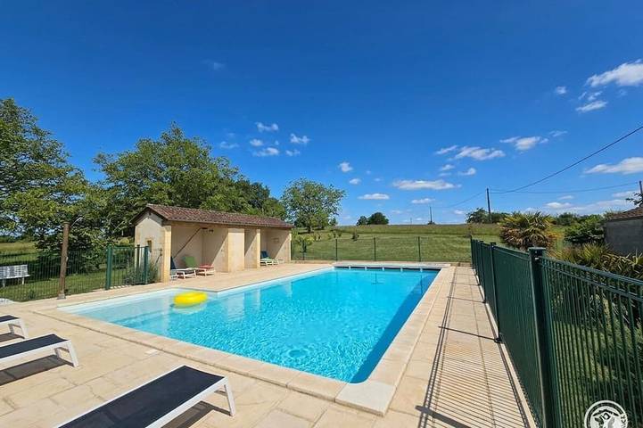 Gîte pour 4 personnes, avec piscine et jardin, animaux acceptés - 1
