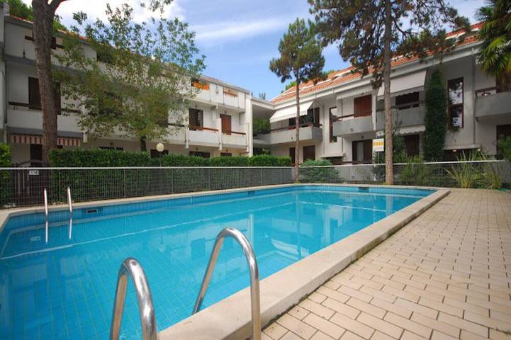 Ferienhaus für 5 Personen, mit Garten und Pool sowie Balkon in Lignano Sabbiadoro