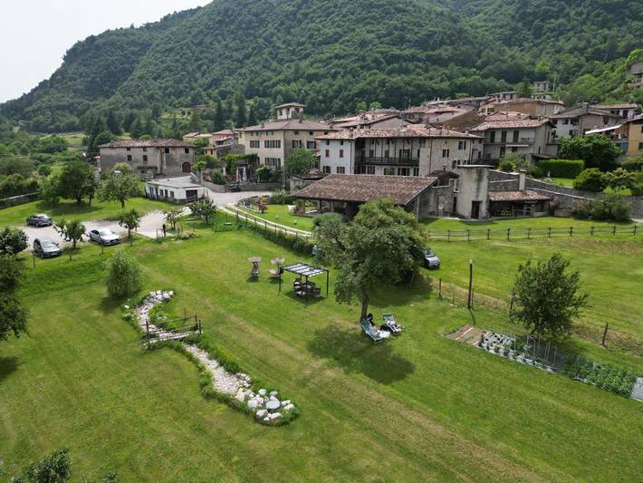 Ferienwohnung für 2 Personen, mit Terrasse und Whirlpool sowie Garten in Tignale