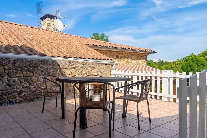 Location de vacances pour 3 personnes, avec Terrasse à Saint-Alban-d'Ay