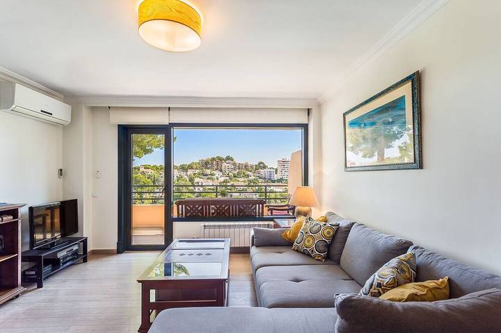 Ferienwohnung für 4 Personen, mit Balkon und Garten sowie Pool in Cala Major