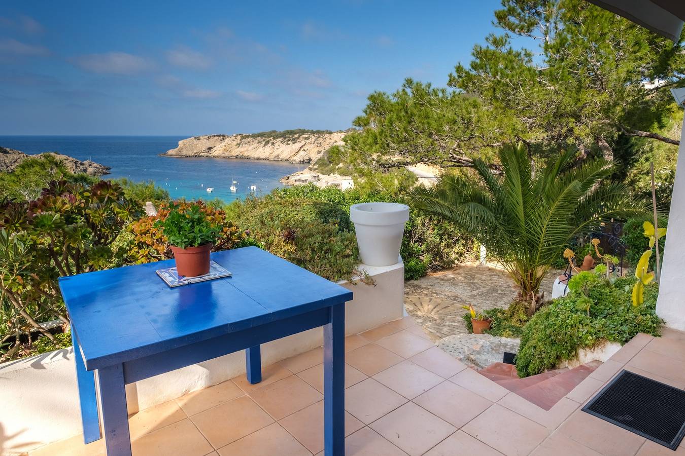 Air Conditioned Holiday Home with Sea View near Cala Vadella, Wi-Fi in Cala d'Hort, Sant Josep de sa Talaia