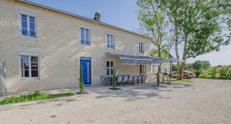 Gîte pour 14 personnes, avec terrasse et jardin, animaux acceptés