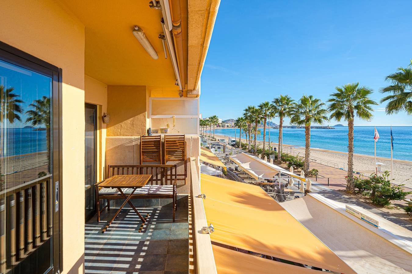 Apartamento entero, Apartamento "Apto Villajoyosa 1ª Línea" cerca de la playa con vistas al mar y Wi-Fi in Villajoyosa, Costa Blanca