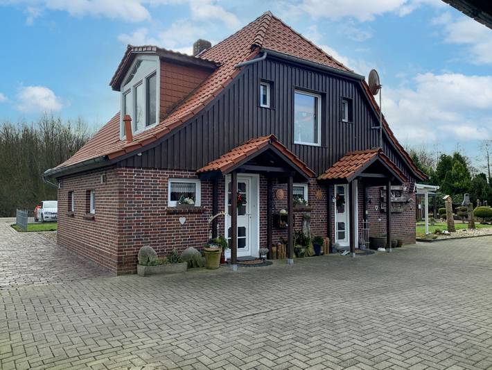 Ferienwohnung für 2 Personen, mit Terrasse und Garten in Hage