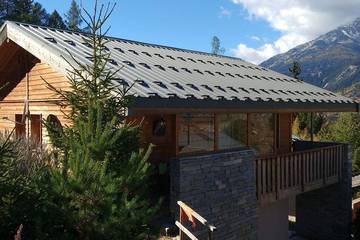 Chalet pour 5 personnes, avec jardin ainsi que balcon et piscine dans La Norma