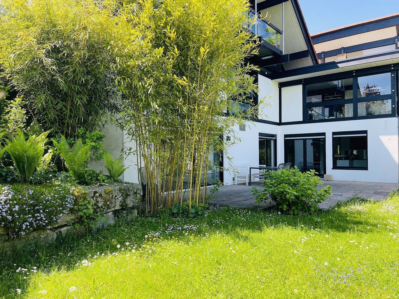 Entire apartment, Apartment 'Blick Ins Grüne' with Shared Garden and Wi-Fi in Daisendorf, Region Bodensee-Oberschwaben