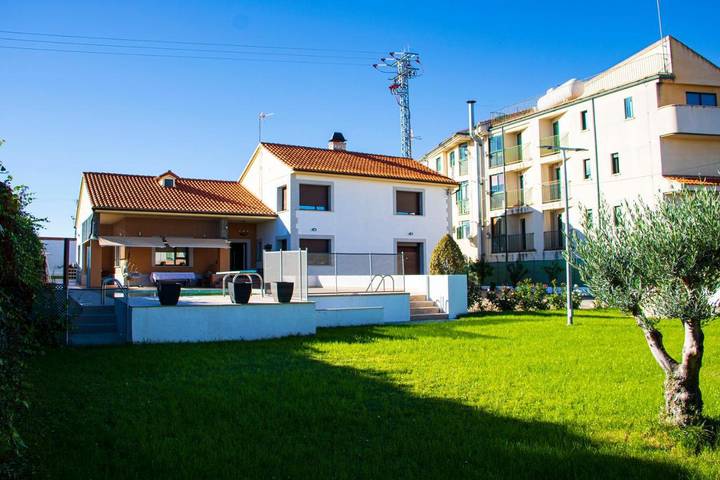 Casa rural para 12 personas, con piscina además de vistas y terraza, Se admiten mascotas en Tierra del Vino - 2