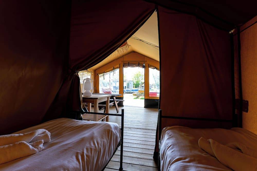 Huren comfortabele Safaritent bij het water in watersportdorp Heeg! in Heeg, IJsselmeer