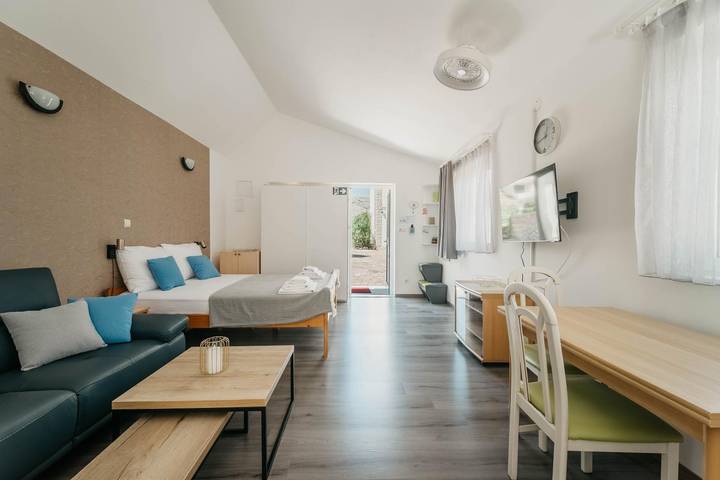 Entire apartment, Villa Vujeva 6 With seaview in Gradska plaža (Pag Town), Pag Town