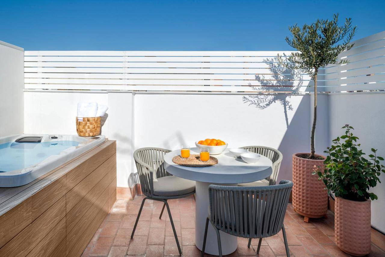 Apartamento entero, Magno Apartments Santa Clara - Private Terraces with Jacuzzi in Casco Antiguo, Sevilla
