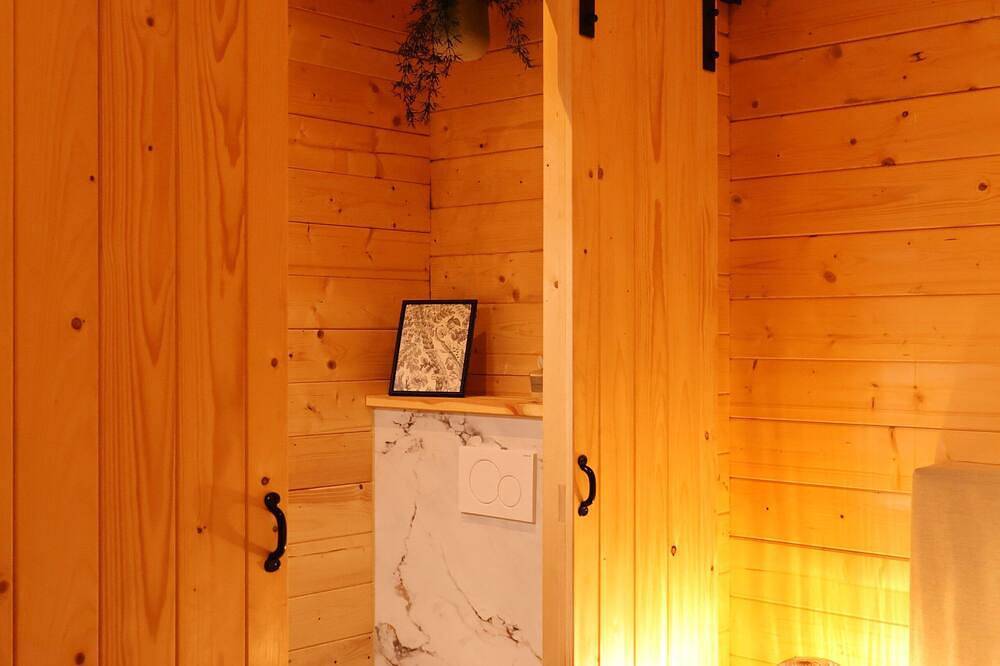Luxury wooden forest house with study for the perfect workaction in Nationalpark De Groote Peel