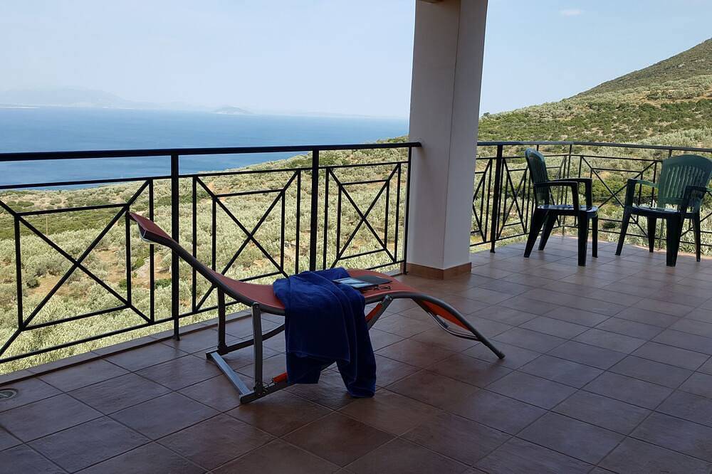 Freistehendes Haus mit fantastischen Meerblick in Xiropigado, Kynouria