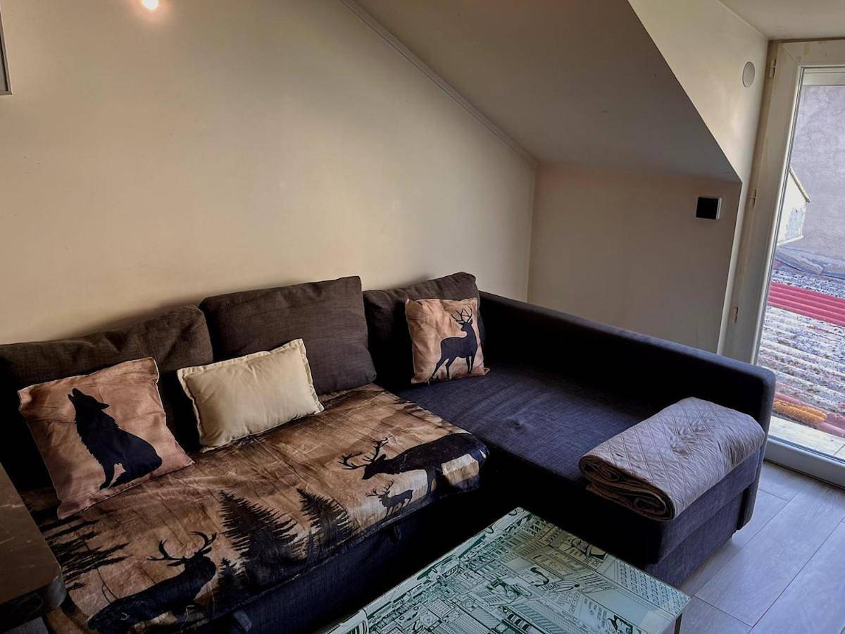 Appartement entier, Prestigemontagnezennearstationcalmelegantchic in Valserhône, Nantua
