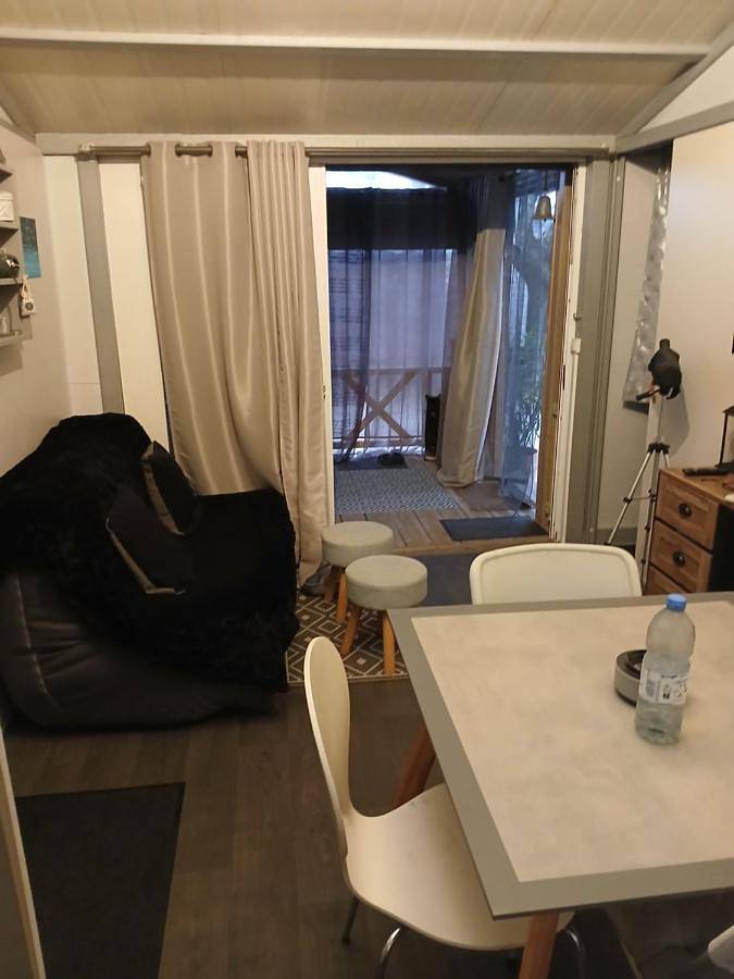 Camping pour 4 personnes, avec piscine ainsi que vue et terrasse