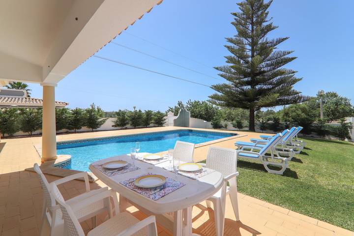 Villa Lauka with Balcony, Garden & Terrace; Parking Available in Guia, Faro District
