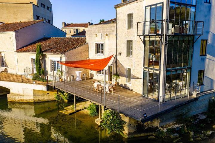 Gîte pour 4 personnes, avec terrasse à Jarnac