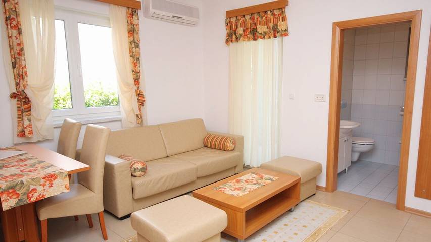 Ferienwohnung für 4 Personen, mit Pool und Terrasse in Banjol - 2