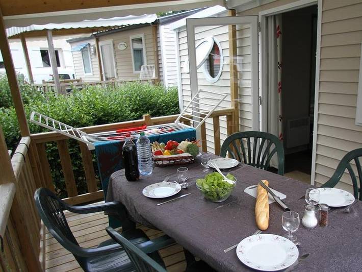 Camping Eden - Mobilhome 4 personnes - 'Evasion Confort Eco' 29m² + 2 chambres + terrasse semi-couverte 13.5m² in La Baule-Escoublac, Côte d'Amour