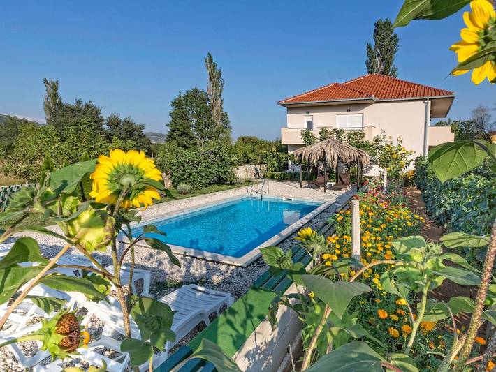 Ferienhaus für 10 Personen, mit Pool und Garten