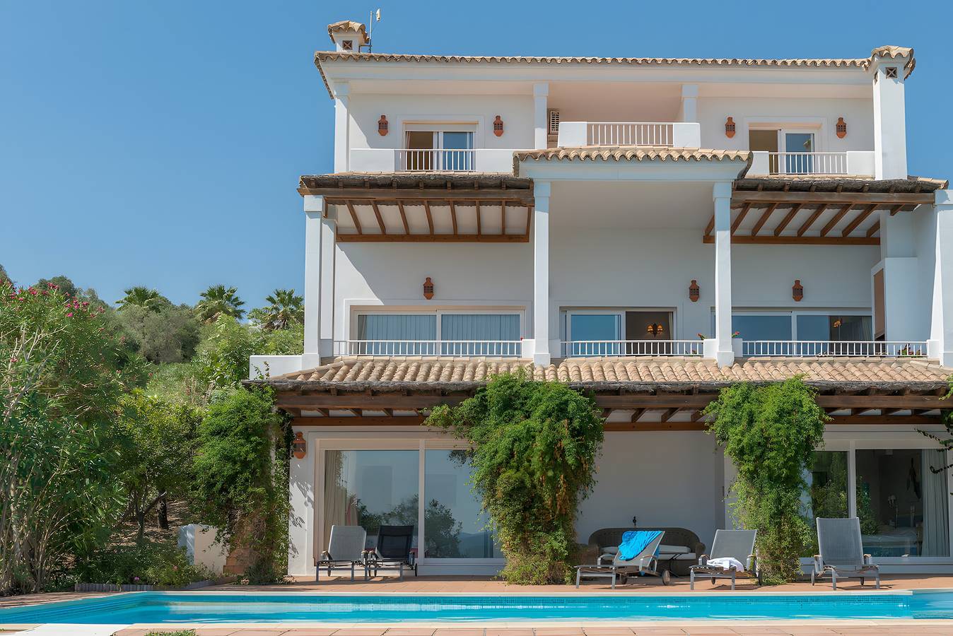 Villa 'Índigo' con vistas a la montaña, Wi-Fi y aire acondicionado in Benalup-Casas Viejas, Costa de la Luz
